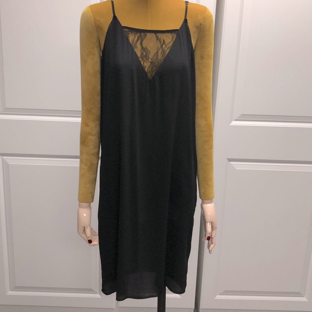 Women’s Forever 21 camisole dress with lace detail